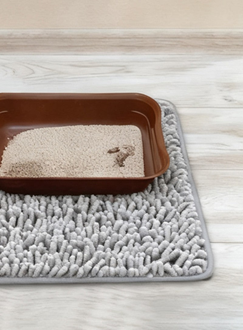 Chenille mat under a cat litter tray